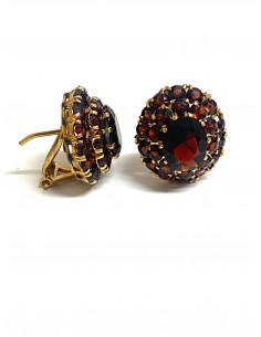 Pendientes en oro de 18 kilates y granates. 2