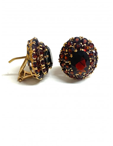 Pendientes en oro de 18 kilates y granates.