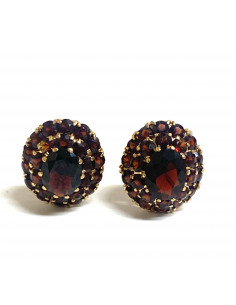Pendientes en oro de 18 kilates y granates.