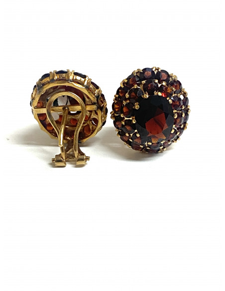 Pendientes en oro de 18 kilates y granates.